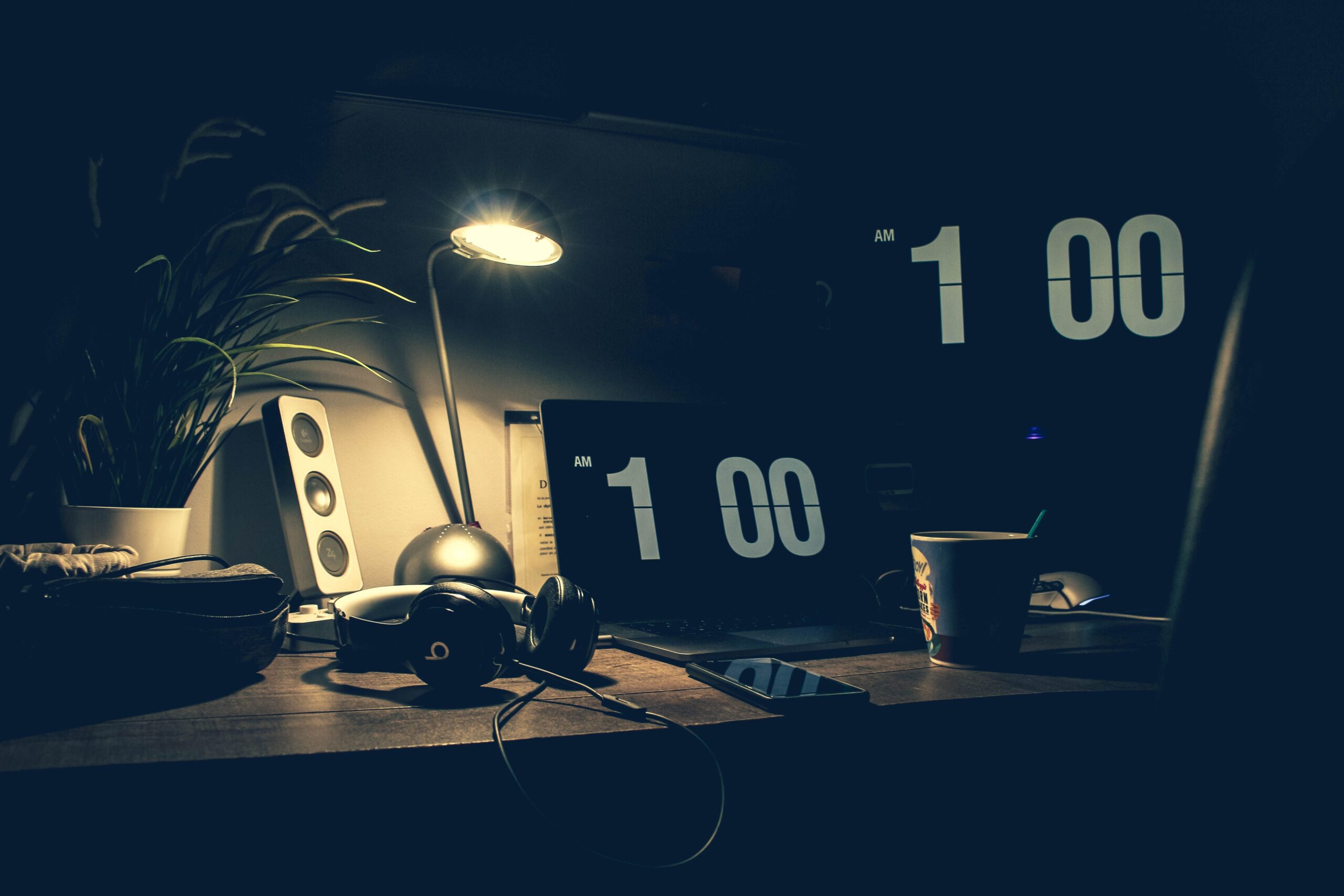 Illustrative photo of a digital clock at night, representing fake countdown and urgency tactics in sales funnels